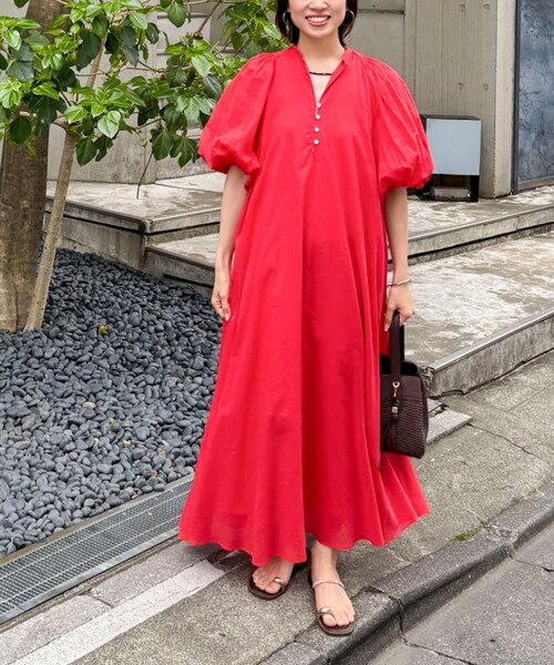 NOLLEY’S(ノーリーズ)の「【一部WEB限定カラーアイテム】ウォッシャブルハンドスモックバルーン袖ワンピース(ワンピース・レディース・レッド/ブラック/ホワイト・38)」の4枚目の写真