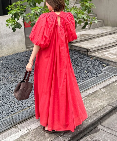 NOLLEY’S(ノーリーズ)の「【一部WEB限定カラーアイテム】ウォッシャブルハンドスモックバルーン袖ワンピース(ワンピース・レディース・レッド/ブラック/ホワイト・38)」の5枚目の写真