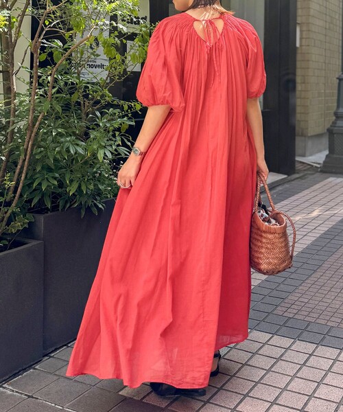 NOLLEY’S(ノーリーズ)の「【一部WEB限定カラーアイテム】ウォッシャブルハンドスモックバルーン袖ワンピース(ワンピース・レディース・レッド/ブラック/ホワイト・38)」の7枚目の写真