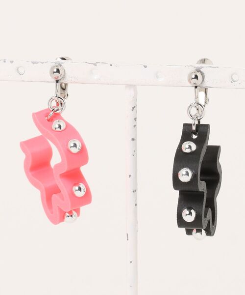tone（トーン）の「Beauty bell/うねうねカラフルイヤリング(S)（イヤリング・レディース・パープル系その他2/レッド/グリーン/ピンク系その他2/イエロー系その他/ホワイト系その他2/オレンジ系その他2・FREE）」の6枚目の写真