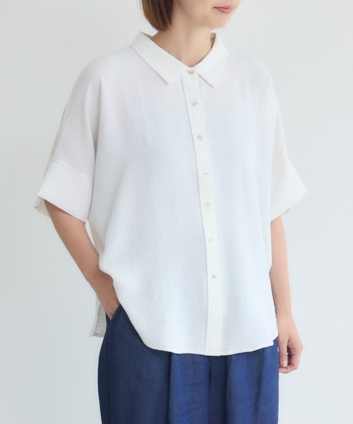 RU.TI.LE(ルチル)の「【RU.TI.LE】< 冷感・速乾・UVケア>ウェーブジョーゼットドルマンシャツ(シャツ/ブラウス・レディース・ブラック/ベージュ/カーキ/ホワイト・MEDIUM)」の2枚目の写真