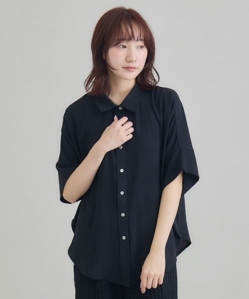 RU.TI.LE(ルチル)の「【RU.TI.LE】< 冷感・速乾・UVケア>ウェーブジョーゼットドルマンシャツ(シャツ/ブラウス・レディース・ブラック/ベージュ/カーキ/ホワイト・MEDIUM)」の11枚目の写真