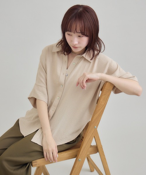 RU.TI.LE(ルチル)の「【RU.TI.LE】< 冷感・速乾・UVケア>ウェーブジョーゼットドルマンシャツ(シャツ/ブラウス・レディース・ブラック/ベージュ/カーキ/ホワイト・MEDIUM)」の22枚目の写真