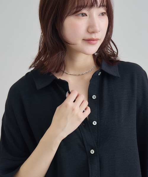 RU.TI.LE(ルチル)の「【RU.TI.LE】< 冷感・速乾・UVケア>ウェーブジョーゼットドルマンシャツ(シャツ/ブラウス・レディース・ブラック/ベージュ/カーキ/ホワイト・MEDIUM)」の15枚目の写真