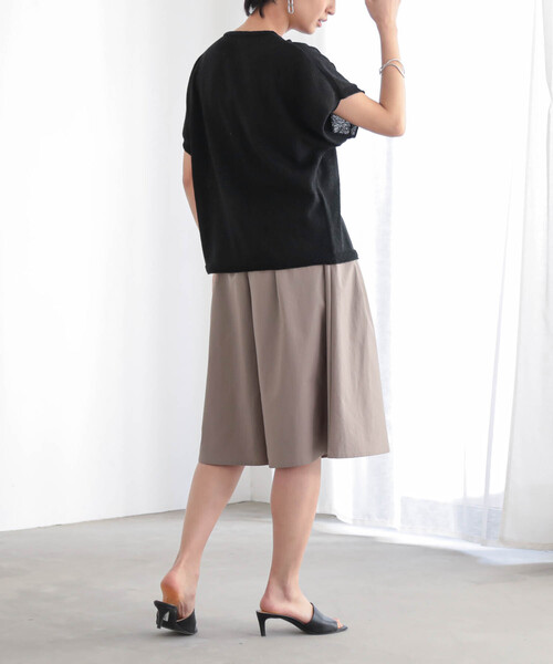 for/c(フォーシー)の「ブークレドロップショルダーカーディガン【サスティナブル】(カーディガン/ボレロ・レディース・オフホワイト/ライトブラウン/ブラック・M/L)」の17枚目の写真