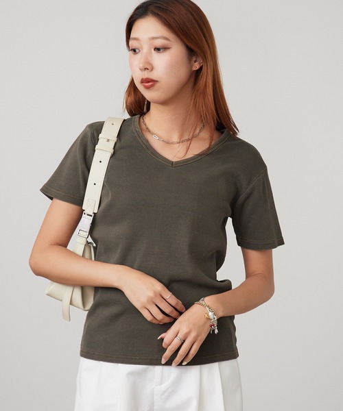 ROOPTOKYO(ループトウキョウ)の「ピグメント加工テレコジャストフィットVネックTシャツ 半袖秋 秋服 2026年秋冬(Tシャツ/カットソー・メンズ・ブラック/カーキ・S/M/L)」の1枚目の写真