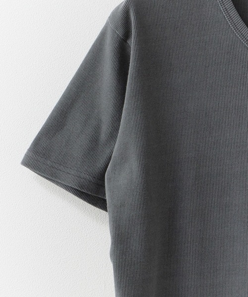 ROOPTOKYO(ループトウキョウ)の「ピグメント加工テレコジャストフィットVネックTシャツ 半袖秋 秋服 2026年秋冬(Tシャツ/カットソー・メンズ・ブラック/カーキ・S/M/L)」の4枚目の写真