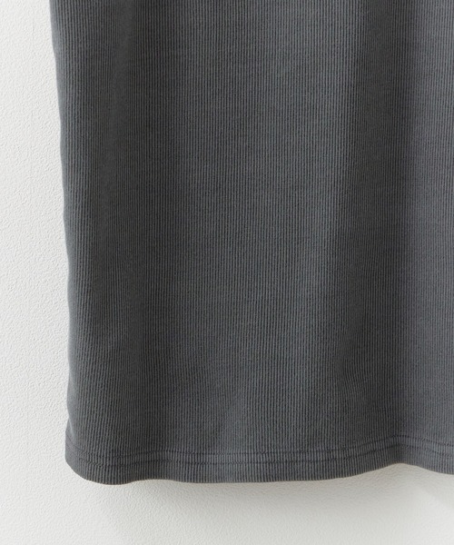 ROOPTOKYO(ループトウキョウ)の「ピグメント加工テレコジャストフィットVネックTシャツ 半袖秋 秋服 2026年秋冬(Tシャツ/カットソー・メンズ・ブラック/カーキ・S/M/L)」の5枚目の写真
