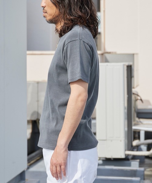 ROOPTOKYO(ループトウキョウ)の「ピグメント加工テレコジャストフィットVネックTシャツ 半袖秋 秋服 2026年秋冬(Tシャツ/カットソー・メンズ・ブラック/カーキ・S/M/L)」の8枚目の写真