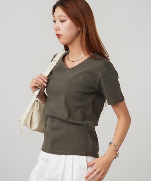 ROOPTOKYO(ループトウキョウ)の「ピグメント加工テレコジャストフィットVネックTシャツ 半袖秋 秋服 2026年秋冬(Tシャツ/カットソー・メンズ・ブラック/カーキ・S/M/L)」の15枚目の写真