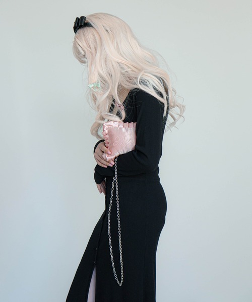 Carmelo(カーメロ)の「Pillow Mini Satin Bag / ピローミニチェーンバッグ(ショルダーバッグ・レディース・ピンク/ライトグレー/ホワイト・FREE)」の12枚目の写真