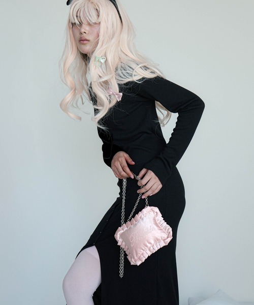 Carmelo(カーメロ)の「Pillow Mini Satin Bag / ピローミニチェーンバッグ(ショルダーバッグ・レディース・ピンク/ライトグレー/ホワイト・FREE)」の14枚目の写真