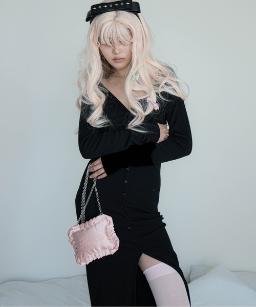 Carmelo(カーメロ)の「Pillow Mini Satin Bag / ピローミニチェーンバッグ(ショルダーバッグ・レディース・ピンク/ライトグレー/ホワイト・FREE)」の16枚目の写真