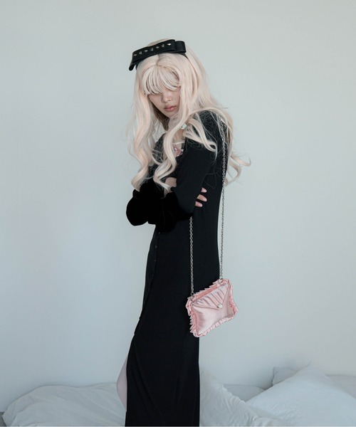Carmelo(カーメロ)の「Pillow Mini Satin Bag / ピローミニチェーンバッグ(ショルダーバッグ・レディース・ピンク/ライトグレー/ホワイト・FREE)」の20枚目の写真