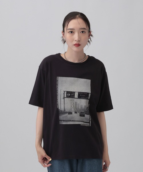 LEPSIM(レプシィム)の「アソートフォトプリントT 680390(Tシャツ/カットソー・レディース・オフホワイト/イエロー/ライトグレー/ブラック・FREE)」の2枚目の写真