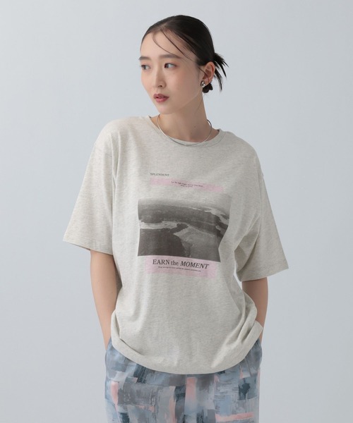 LEPSIM(レプシィム)の「アソートフォトプリントT 680390(Tシャツ/カットソー・レディース・オフホワイト/イエロー/ライトグレー/ブラック・FREE)」の14枚目の写真