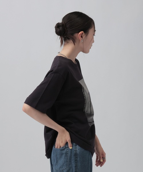LEPSIM(レプシィム)の「アソートフォトプリントT 680390(Tシャツ/カットソー・レディース・オフホワイト/イエロー/ライトグレー/ブラック・FREE)」の7枚目の写真