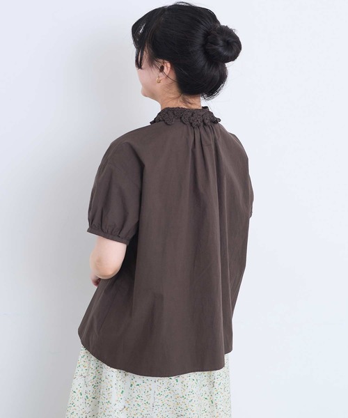 l'atelier du savon(アトリエドサボン)の「さき編みお花 衿のついたブラウス(シャツ/ブラウス・レディース・ブルー/ダークブラウン/ホワイト/グリーン・FREE)」の15枚目の写真