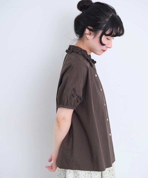 l'atelier du savon(アトリエドサボン)の「さき編みお花 衿のついたブラウス(シャツ/ブラウス・レディース・ブルー/ダークブラウン/ホワイト/グリーン・FREE)」の16枚目の写真