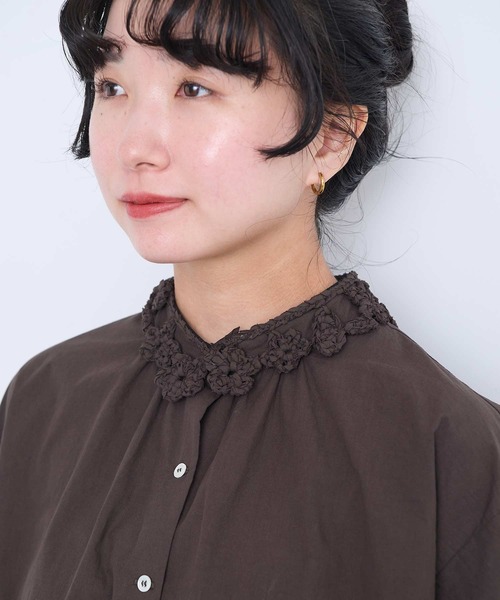 l'atelier du savon(アトリエドサボン)の「さき編みお花 衿のついたブラウス(シャツ/ブラウス・レディース・ブルー/ダークブラウン/ホワイト/グリーン・FREE)」の18枚目の写真