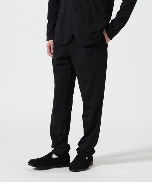 piuoro（ピウオッロ）の「PIUORO（ピウオロ） NYLON TRICOT TUCK JOGGER PANTS / ナイロントリコット タック ジョガーパンツ（その他パンツ・メンズ・グレー系その他3/ブラック/チャコールグレー・5/2/4/3）」の2枚目の写真