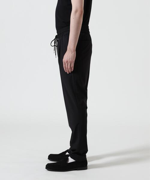 piuoro（ピウオッロ）の「PIUORO（ピウオロ） NYLON TRICOT TUCK JOGGER PANTS / ナイロントリコット タック ジョガーパンツ（その他パンツ・メンズ・グレー系その他3/ブラック/チャコールグレー・5/2/4/3）」の6枚目の写真
