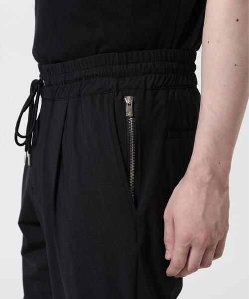 piuoro（ピウオッロ）の「PIUORO（ピウオロ） NYLON TRICOT TUCK JOGGER PANTS / ナイロントリコット タック ジョガーパンツ（その他パンツ・メンズ・グレー系その他3/ブラック/チャコールグレー・5/2/4/3）」の9枚目の写真