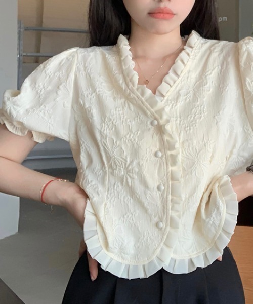 AMAJI（アマジ）の「Vネック ジャカード 半袖ブラウス（シャツ/ブラウス・レディース・ベージュ・MEDIUM/LARGE/X-LARGE）」の2枚目の写真