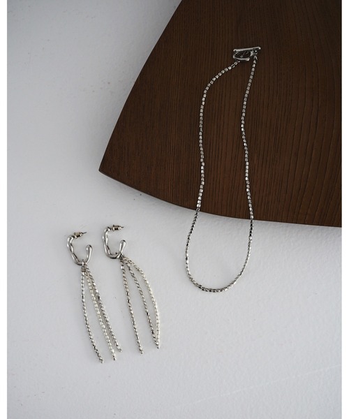 anuke(アンヌーク)の「Beads Fringe Pierce(ピアス(両耳用)・レディース・シルバー・FREE)」の3枚目の写真