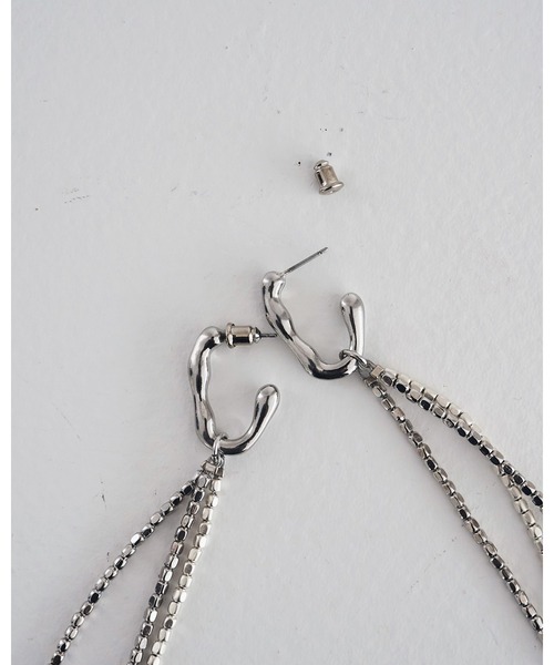 anuke(アンヌーク)の「Beads Fringe Pierce(ピアス(両耳用)・レディース・シルバー・FREE)」の4枚目の写真