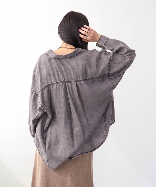 Three Four Time(スリーフォータイム)の「パウダーシルクデニムラウンドブラウス(シャツ/ブラウス・レディース・ブルー/ブラック/オフホワイト・FREE)」の13枚目の写真
