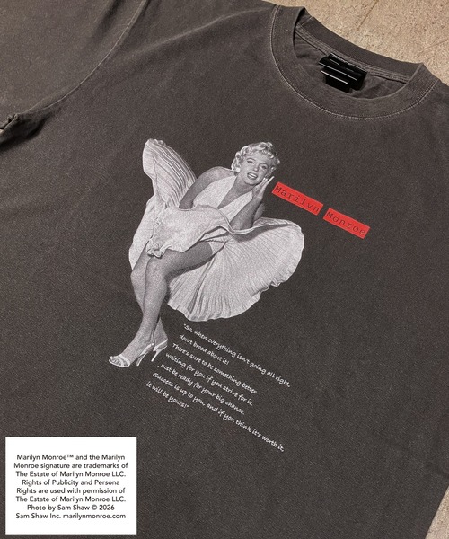 minius(ミニウス)の「【MARILYN MONROE/マリリン・モンロー】フォトTシャツ ピグメント染め ヴィンテージ ユニセックス サブウェイシーン ホワイトドレス 名場面(Tシャツ/カットソー・メンズ・ホワイト/ブラック・SMALL/MEDIUM/LARGE/X-LARGE)」の4枚目の写真