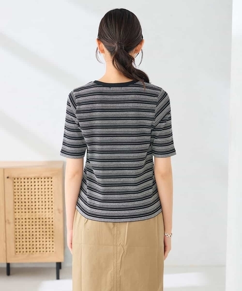 a.v.v(アーヴェヴェ)の「マルチボーダートップス(Tシャツ/カットソー・レディース・ホワイト/ブラウン/ブラック・40/38)」の7枚目の写真