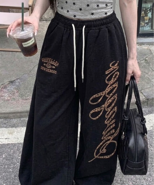 SHEPP(シープ)の「ストリートグラフィックカーブワイドスウェットパンツ(スウェットパンツ・レディース・ホワイト/レオパード/マルチ・L/M)」の3枚目の写真