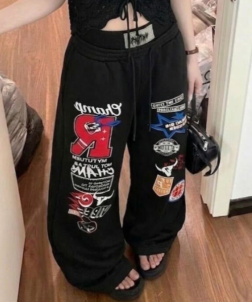 SHEPP(シープ)の「ストリートグラフィックカーブワイドスウェットパンツ(スウェットパンツ・レディース・ホワイト/レオパード/マルチ・L/M)」の1枚目の写真