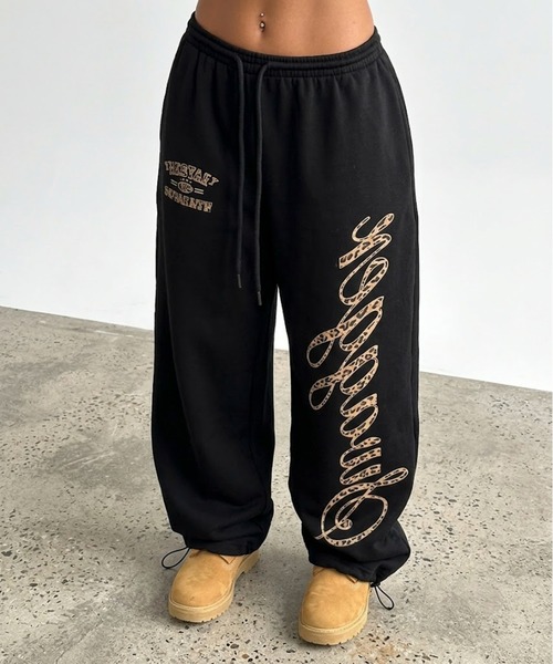 SHEPP(シープ)の「ストリートグラフィックカーブワイドスウェットパンツ(スウェットパンツ・レディース・ホワイト/レオパード/マルチ・L/M)」の22枚目の写真