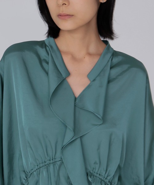 DRESSLAVE(ドレスレイブ)の「toromi sway V neeck pullover(トロミスウェイVネックプルオーバー)(シャツ/ブラウス・レディース・ホワイト/グリーン・38)」の7枚目の写真
