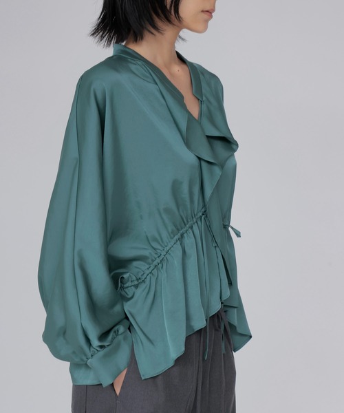 DRESSLAVE(ドレスレイブ)の「toromi sway V neeck pullover(トロミスウェイVネックプルオーバー)(シャツ/ブラウス・レディース・ホワイト/グリーン・38)」の9枚目の写真