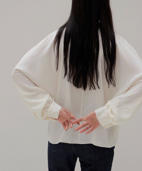 DRESSLAVE(ドレスレイブ)の「toromi sway V neeck pullover(トロミスウェイVネックプルオーバー)(シャツ/ブラウス・レディース・ホワイト/グリーン・38)」の20枚目の写真