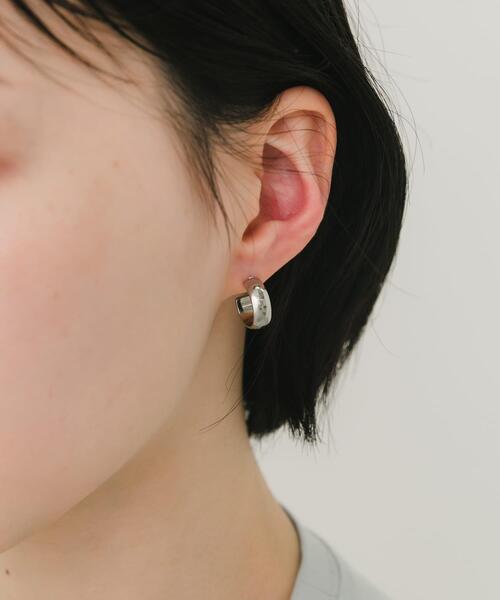 SMELLY(スメリー)の「ステンレスフープピアス(ピアス(両耳用)・レディース・ゴールド/シルバー・-)」の3枚目の写真