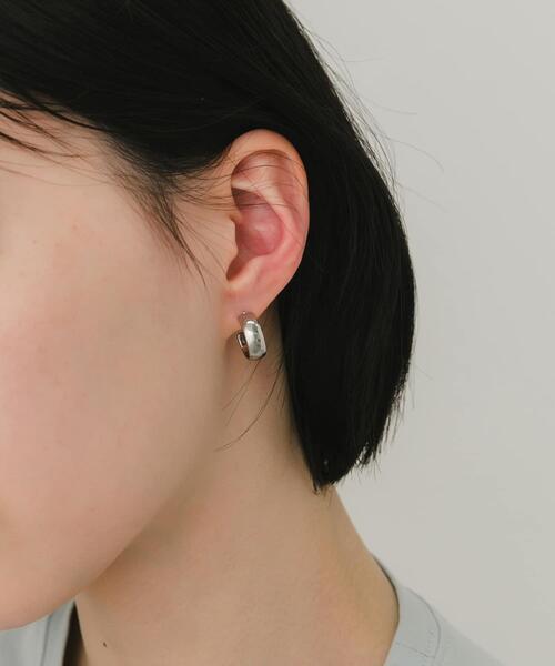 SMELLY(スメリー)の「ステンレスフープピアス(ピアス(両耳用)・レディース・ゴールド/シルバー・-)」の4枚目の写真