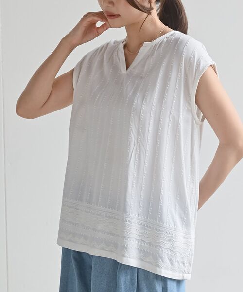 rps(アールピーエス)の「レーヨン刺繍スキッパーブラウス(シャツ/ブラウス・レディース・カーキ/オフホワイト/ブラック・フリー)」の2枚目の写真