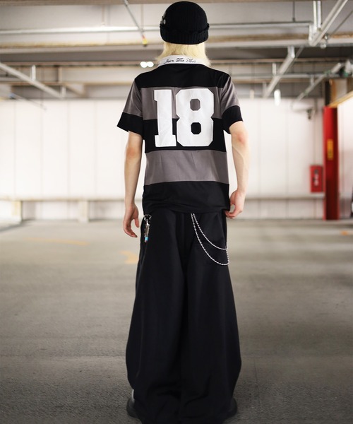 ATMARK(アットマーク)の「<2サイズ展開 / ユニセックス>エンブレムロゴ ナンバリングポロシャツ ラガーシャツ ボーダー アップリケ(ポロシャツ・メンズ・ブラック系/ブラウン系・S/M)」の15枚目の写真