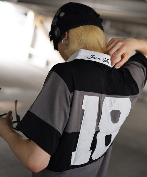ATMARK(アットマーク)の「<2サイズ展開 / ユニセックス>エンブレムロゴ ナンバリングポロシャツ ラガーシャツ ボーダー アップリケ(ポロシャツ・メンズ・ブラック系/ブラウン系・S/M)」の6枚目の写真