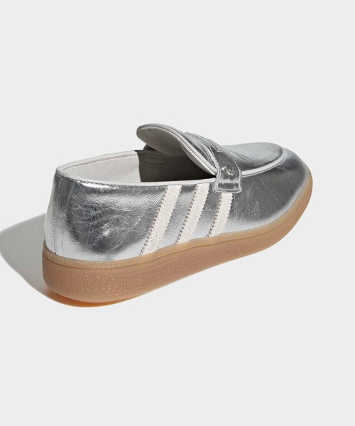 adidas（アディダス）の「ハンドボール スペツィアル ローファー / HANDBALL SPEZIAL LOAFER / アディダスオリジナルス adidas Originals（ローファー・レディース・シルバー・26.5cm/22.0cm/27.5cm/27.0cm/24.5cm/24.0cm/23.5cm/23.0cm/22.5cm/29.0cm/28.5cm/28.0cm/26.0cm/25.5cm/25.0cm）」の5枚目の写真