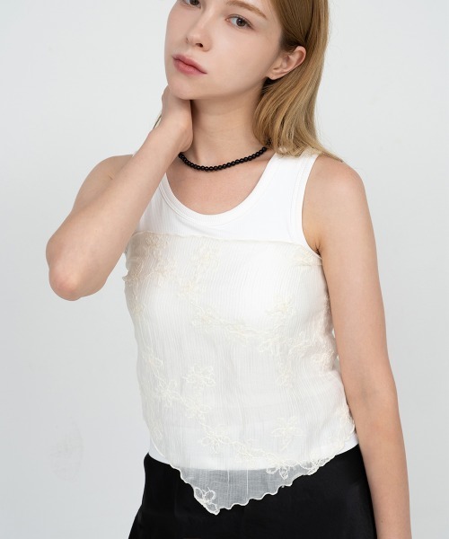 CEMONEMO(セモネモ)の「フラワー刺繍 レース シアー トライアングル マルチ スカーフ / バブーシュカ(ヘアバンド・レディース・アイボリー/ホワイト・FREE)」の10枚目の写真