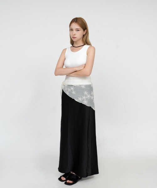 CEMONEMO(セモネモ)の「フラワー刺繍 レース シアー トライアングル マルチ スカーフ / バブーシュカ(ヘアバンド・レディース・アイボリー/ホワイト・FREE)」の16枚目の写真