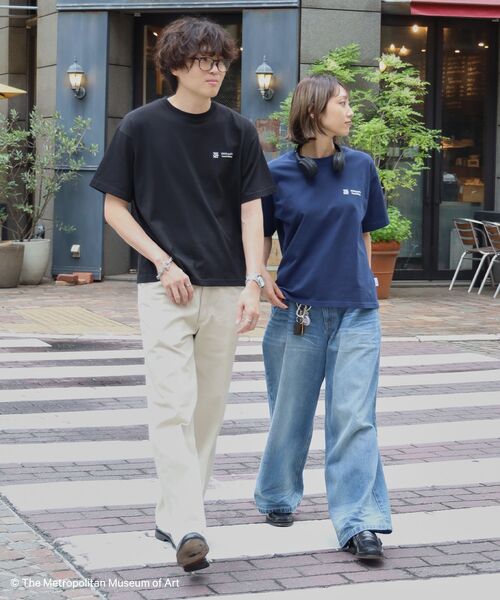 FFEIN(フェイン)の「【FFEIN(フェイン)】The Met線画デザインロゴTシャツ / メトロポリタン美術館 半袖 クルーネック プリント ワンポイント(Tシャツ/カットソー・メンズ・ネイビー/ブラック/ホワイト・LARGE/MEDIUM/SMALL)」の13枚目の写真