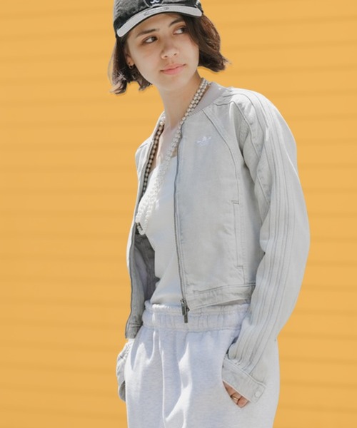 adidas(アディダス)の「adidas/アディダス ORI SST 2.0 TRACKTOP D デニム トラックトップ ショート丈 クロップド丈 トラックジャケット ジャージ ブルゾン ライトアウター サイドライン ダブルジップ レディース 2026年 秋 秋服 冬 冬服(デニムジャケット・レディース・グレー・S/M/L)」の1枚目の写真