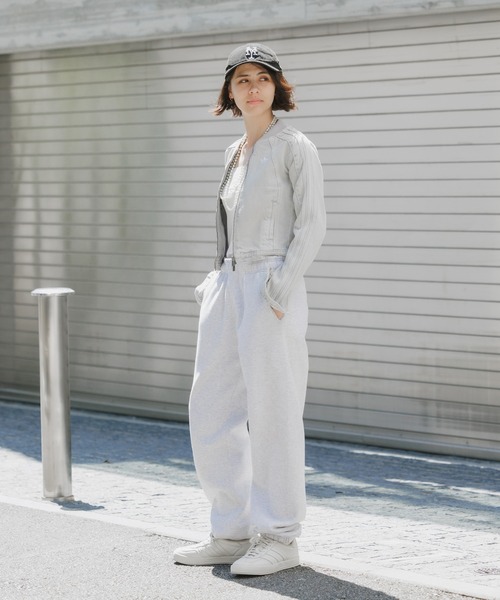 adidas(アディダス)の「adidas/アディダス ORI SST 2.0 TRACKTOP D デニム トラックトップ ショート丈 クロップド丈 トラックジャケット ジャージ ブルゾン ライトアウター サイドライン ダブルジップ レディース 2026年 秋 秋服 冬 冬服(デニムジャケット・レディース・グレー・S/M/L)」の8枚目の写真